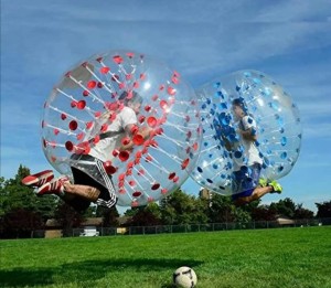 Jugando al futbol burbuja